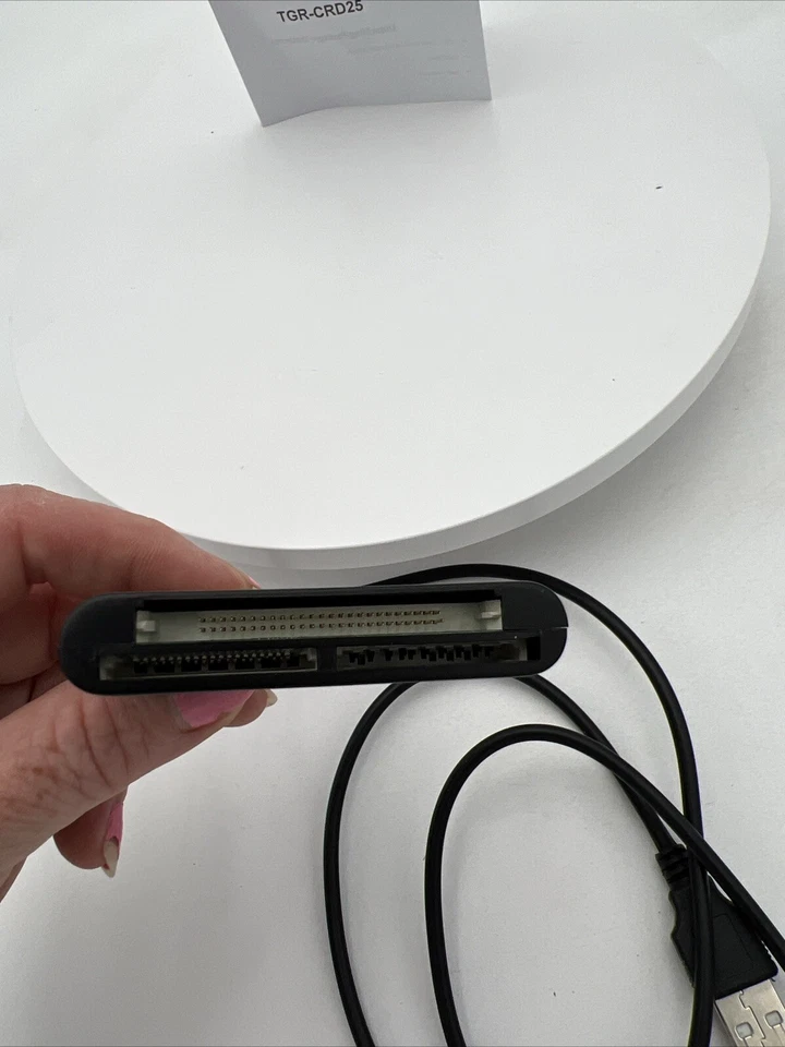 Targus Universal 33 en 1 Lector/Escritor de Tarjetas MultiCard USB 2.0 Lector con Cable USB Foto 4 de 4