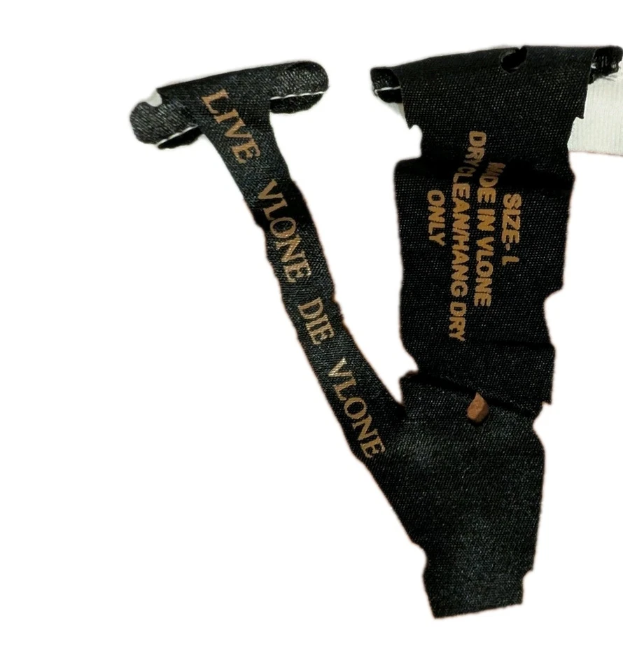 Camiseta VLONE Pink Friends - Blanca Talla Grande 🩷 Foto 2 de 3