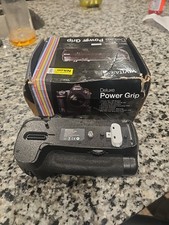 VIVITAR VIV-PG-D7200 SERIES 1 DELUXE POWER GRIP FOR NIKON D7100/7200 - NOB