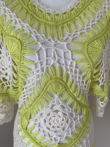 Top donna Elan all'uncinetto taglia small con orlo in pizzo verde fluo/bianco Boho Festival - Foto 3 di 12