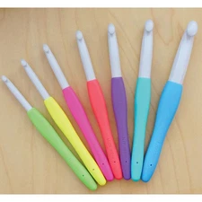 Clover® Set of 7 Amour Jumbo Crochet Hooks