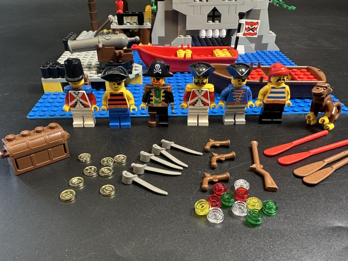 LEGO 6279 Pirates Skull Island Complete Set with Box