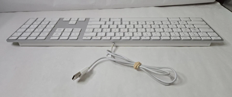 OEM Apple Wired Keyboard A1243 Aluminum White Tested EMC 2171 - Image 4 of 4