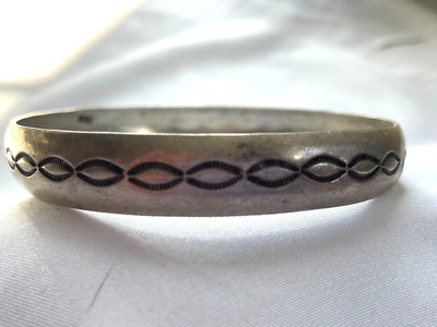 アクセサリー Navajo Indian Jewelry Silver Bangle VINTAGE WIDE NAVAJO INDIAN TOOLED STERLING SILVER BANGLE