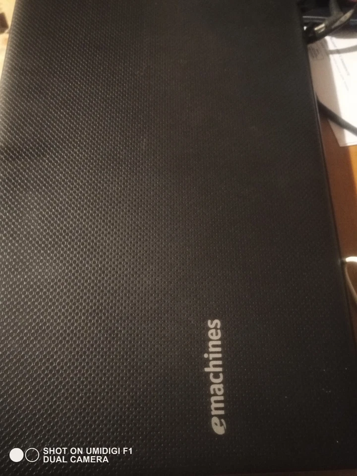 PC Notebook Computer Portatile emachines  - Immagine 2 di 4