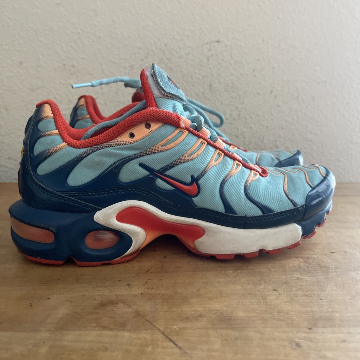 air max plus blue orange