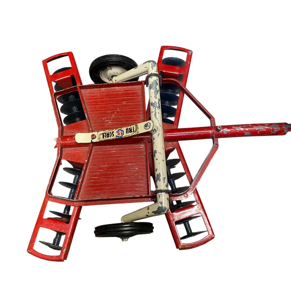 VINTAGE TRU-SCALE FARM TRACTOR RED DIE CAST METAL MADE IN USA With Plow - Image 2 of 3