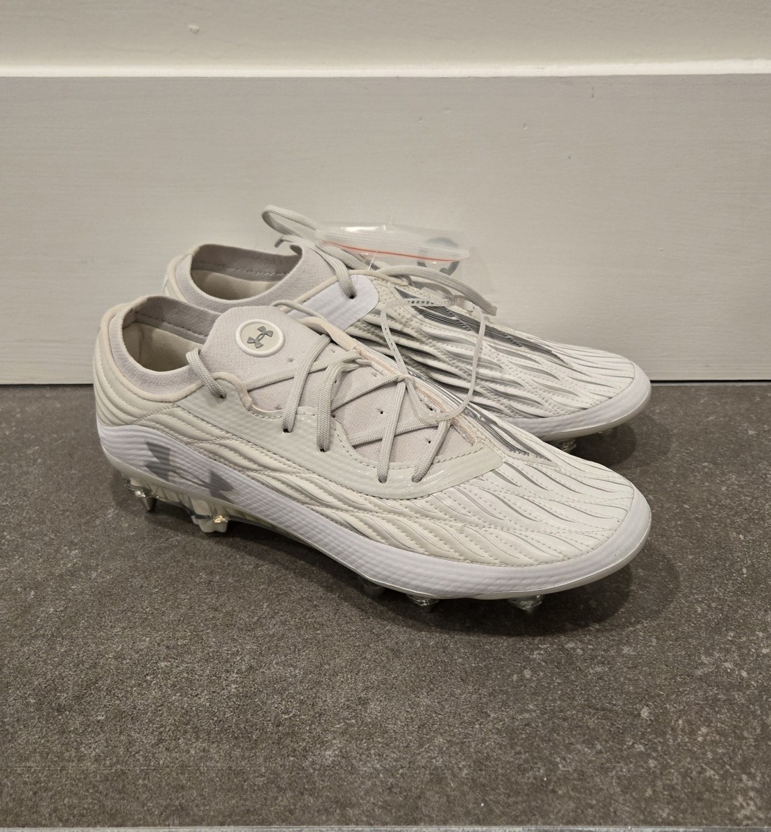 Under Armour Magnetico Elite 4 White Hybrid Soccer Cleats Men's Sz