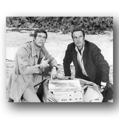 Lee Majors, Richard Anderson Photo 8x10 The Six Million Dollar Man 1975 TV Show