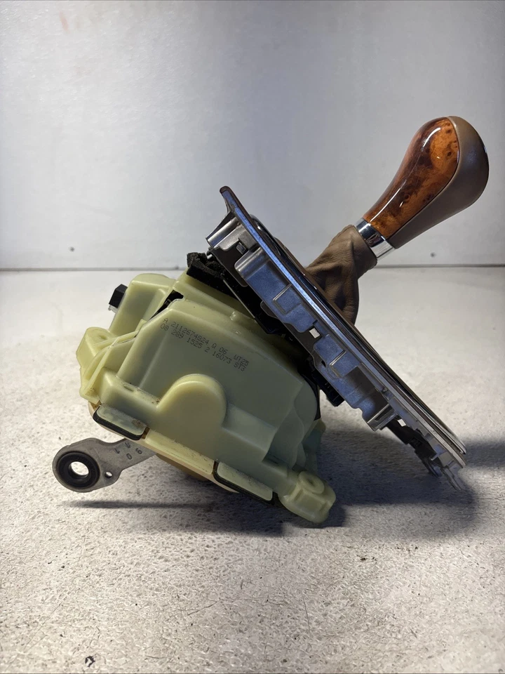 06-11 Palanca de cambios selector de marchas de piso Mercedes W211 E63 AMG CLS500 2112674824 FABRICANTE DE EQUIPOS ORIGINALES Foto 3 de 4