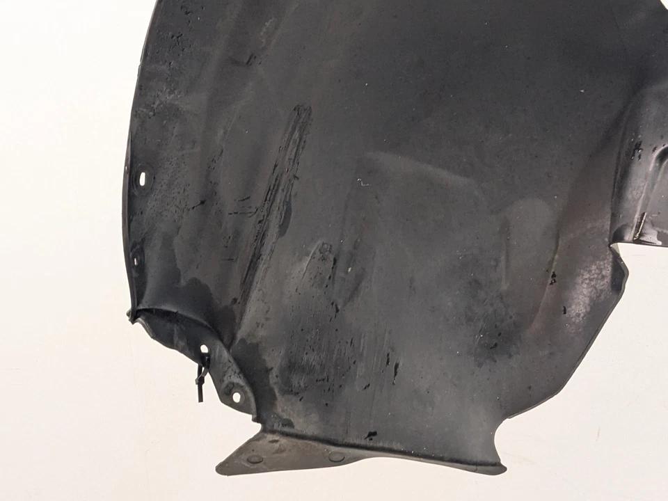 VOLVO XC40 REVESTIMIENTO ARCO RUEDA PROTECTOR CONTRA SALPICADURAS LADO CONDUCTOR DELANTERO DERECHO 32241407 2021 Foto 4 de 4