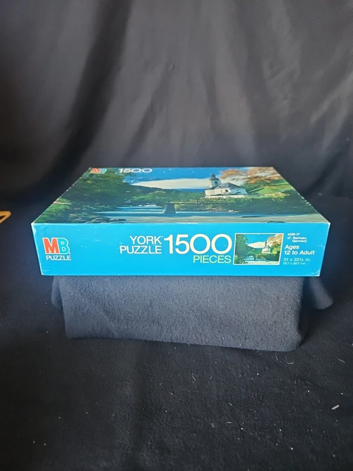 Milton Bradley 1500 Piece Bavaria Germany Scene Factory Sealed. - Image 4 of 4