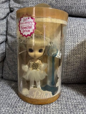 Little Pullip Swan 1st Anniversary Doll Sealed Box Discoloration