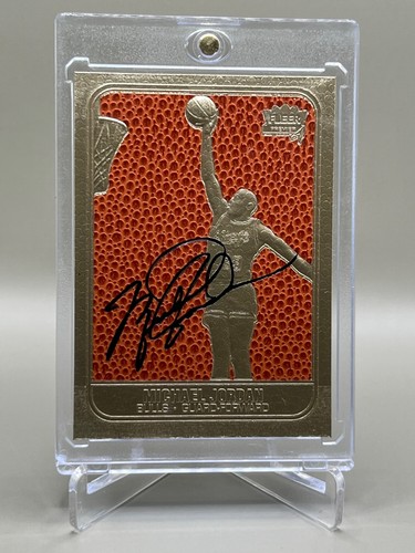 Michael Jordan [86 Basketball Texture Black Signature] 1997 Fleer 23KT Gold card
