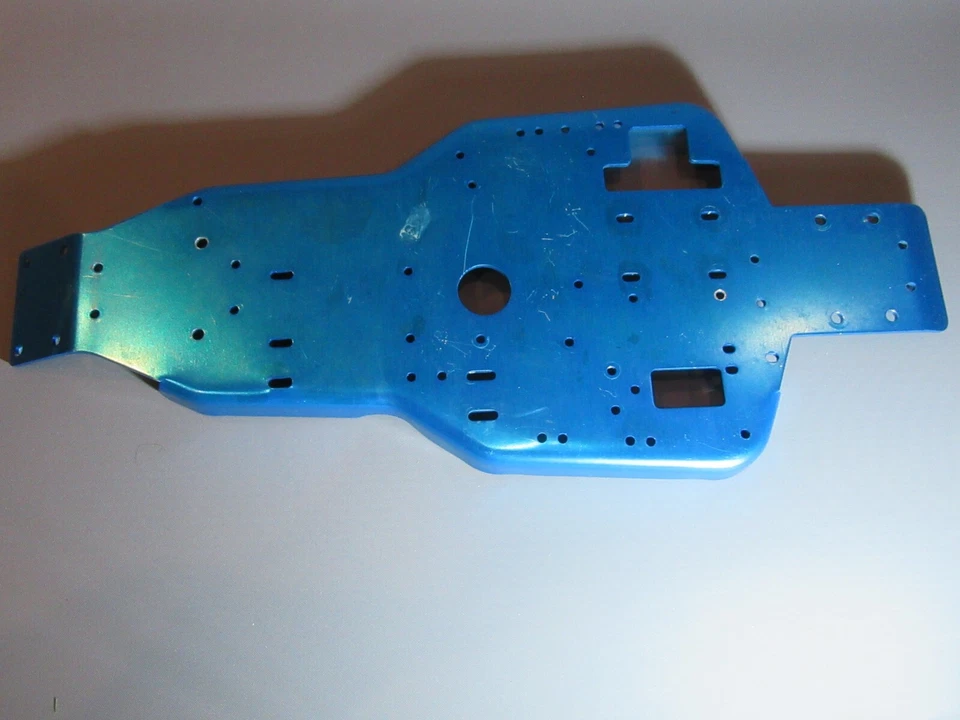 A618 T2M Placa Chasis Azul De Aluminio 1:10 L 33.7CM Modelo - Imagen 4 de 4