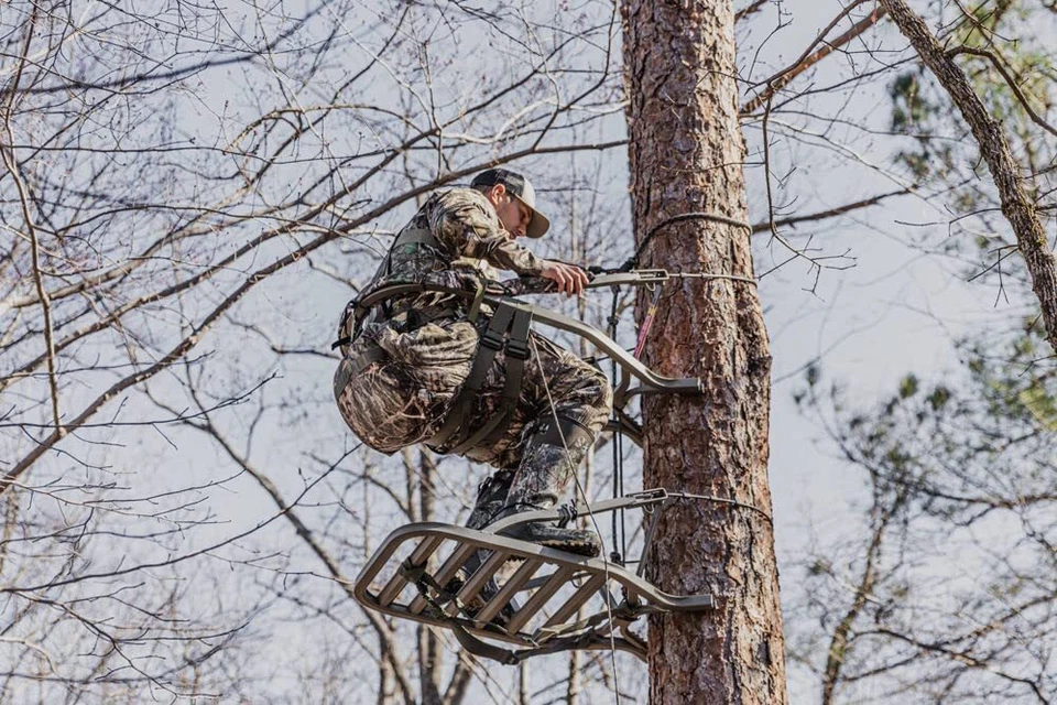 Mossy Oak Camo Tree Stand Surround Seat Comfortable Adjustable Hunting Chair - Image 3 of 4