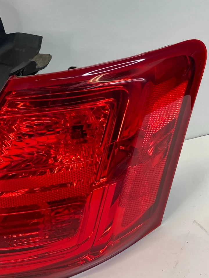 13-19 Ford Police Interceptor Sedan Right Outer Taillight Tail Light Lamp OEM - Image 3 of 4