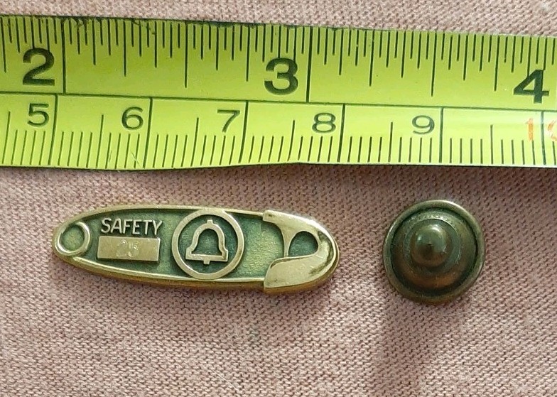 Vintage Bell Systems Safety 25 Years Safety Pin Telephone 1/10 10k GF Lapel Pin