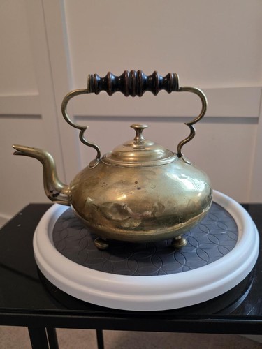 Bollitore da tè vintage in ottone - manico in legno - patina - piccole ammaccature - pezzo da esposizione - Foto 1 di 9