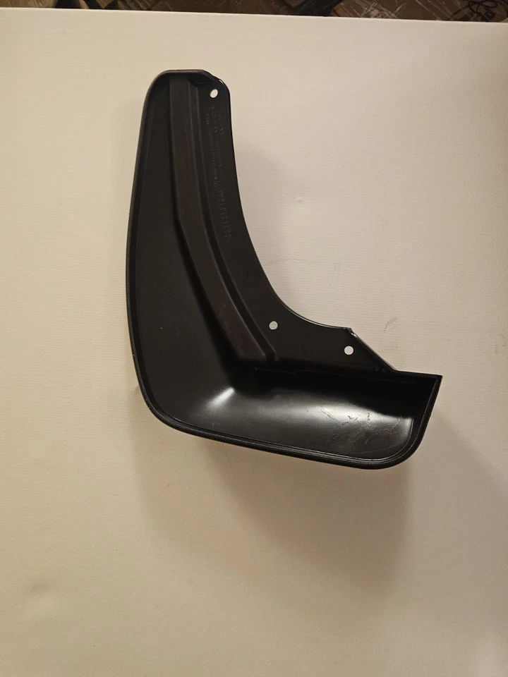 1X NEW GENUINE SKODA KAROQ REAR MUDFLAP O/S RH RIGHT 2022- 2026 57A821822B 9B9 - Image 2 of 3