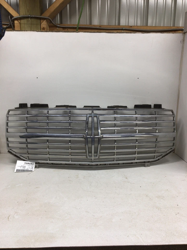 11 LINCOLN NAVIGATOR Grille -2 Middle Lower Tabs Upper (chrome) Foto 2 de 4