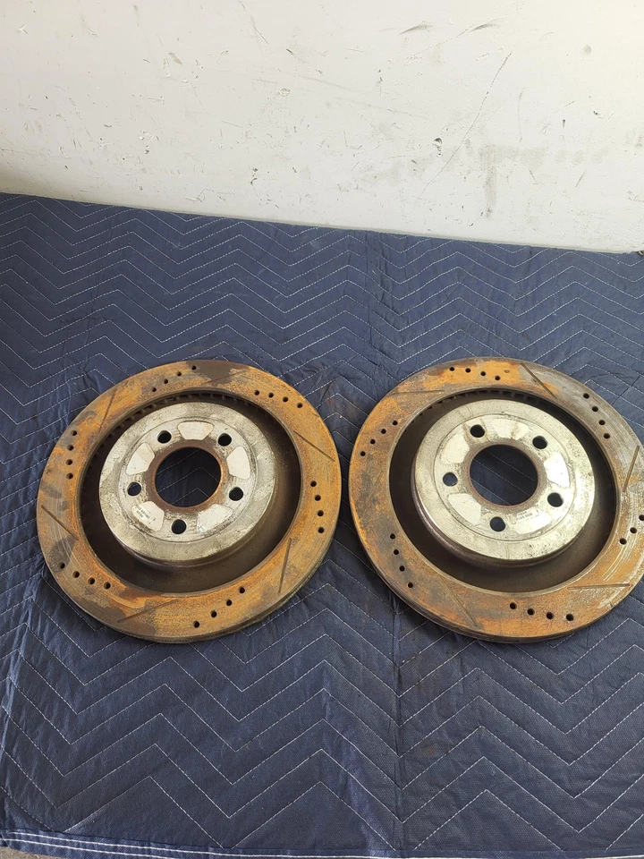 Juego de 2 discos de rotor de freno trasero 36 k millas usados OEM 2019 Ford Mustang 15-23 Foto 2 de 4