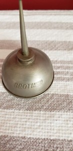 VINTAGE METAL BROTHER SEWING MACHINE OIL THUMB PRESS SMALL OIL CAN GREAT
