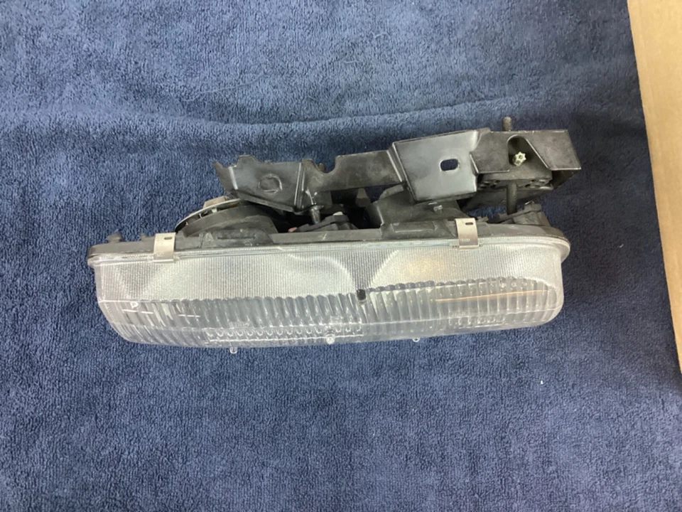 NOS GM Oldsmobile Right Side Headlight NOS 16524386 - Image 3 of 4