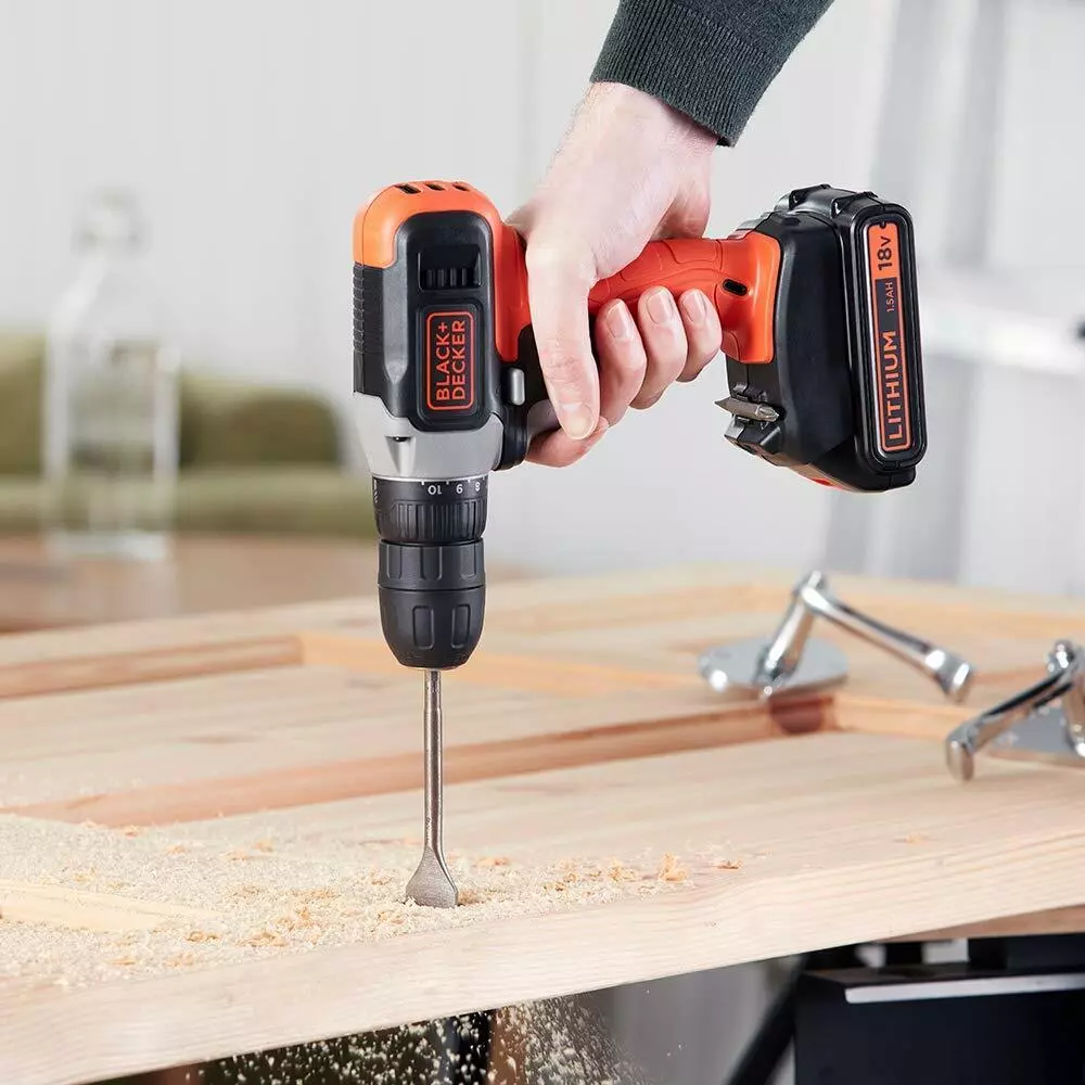 Black and decker power drill battery outlet