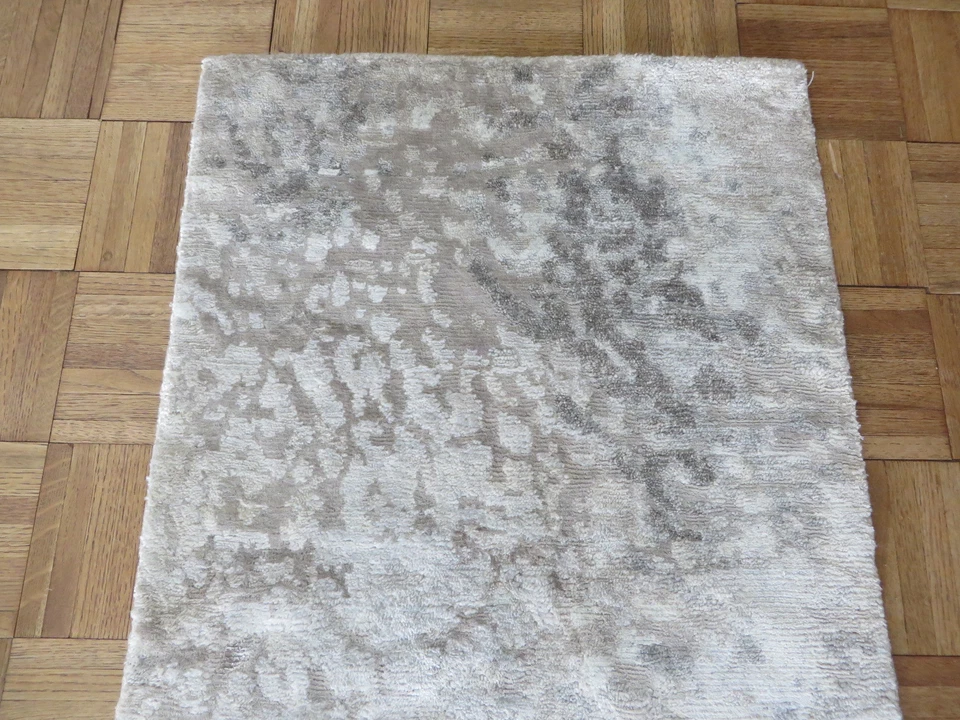 2 x 3 Hand Knotted Gray Modern Tibetan Oriental Rug With Silk G4904 - Image 2 of 4