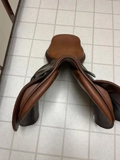 used Beval Natural 17 inch med tree jumping saddle, brown excellent condition