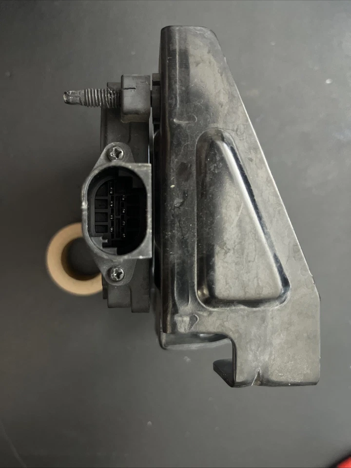 2022-24 HYUNDAI TUCSON OEM CRUIS CONTROL DISTANCE RADAR SENSOR 99110-N9100 .1042 - Image 4 of 4