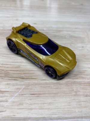 Hot Wheels Chicane ''Stunt Team'' (2018 Multipack Exclusive) gold - Loose