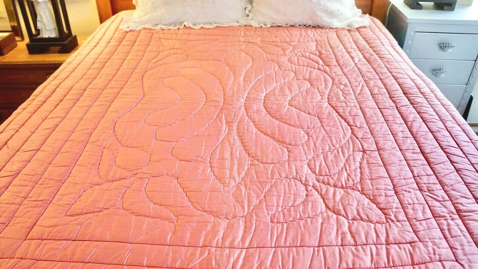 Vtg AS IS Cotton Sateen Coverlet Quilt Wool Filled Pink & Beige Floral 66" x 80" - Image 3 of 4