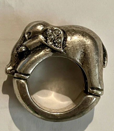 1 Vintage Thick Elephant Ring w/ Rhinestone Eyes/Ears. Size 5. Jewelry Costume