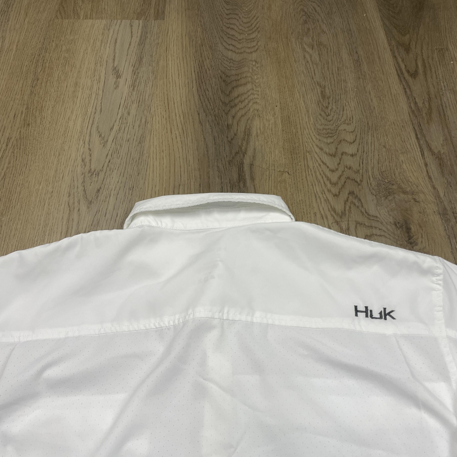 Huk Performance Fishing Shirt Mens Large White Bay Flats Lodge Long Sleeve Logo