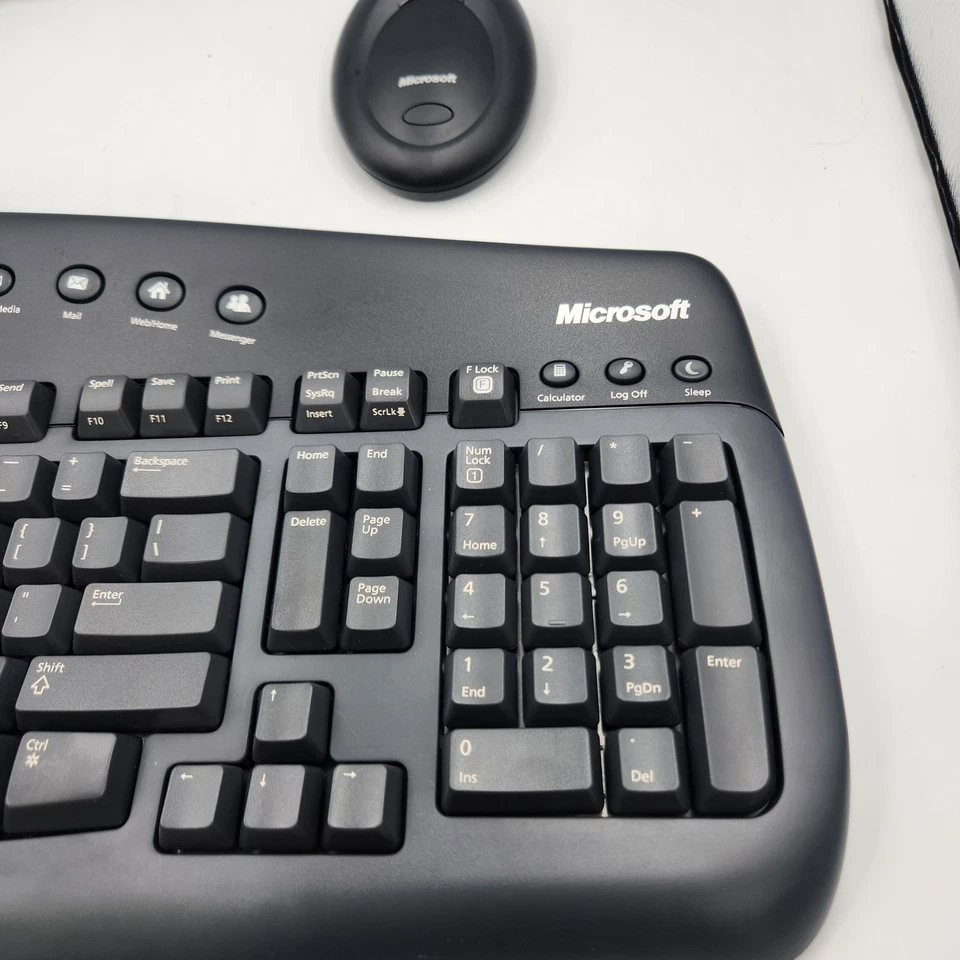 Microsoft Wireless MultiMedia Keyboard 1.1 & Optical Desktop Receiver 2.1 - Image 4 of 4