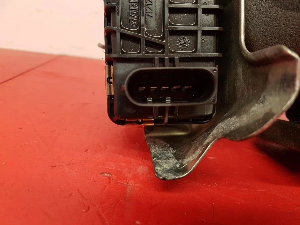 BMW 1 Series E81 2006 2,0 L diésel M47D20O2 (M47N2/204D4) turbocompresor 120,70 HP Foto 4 de 4