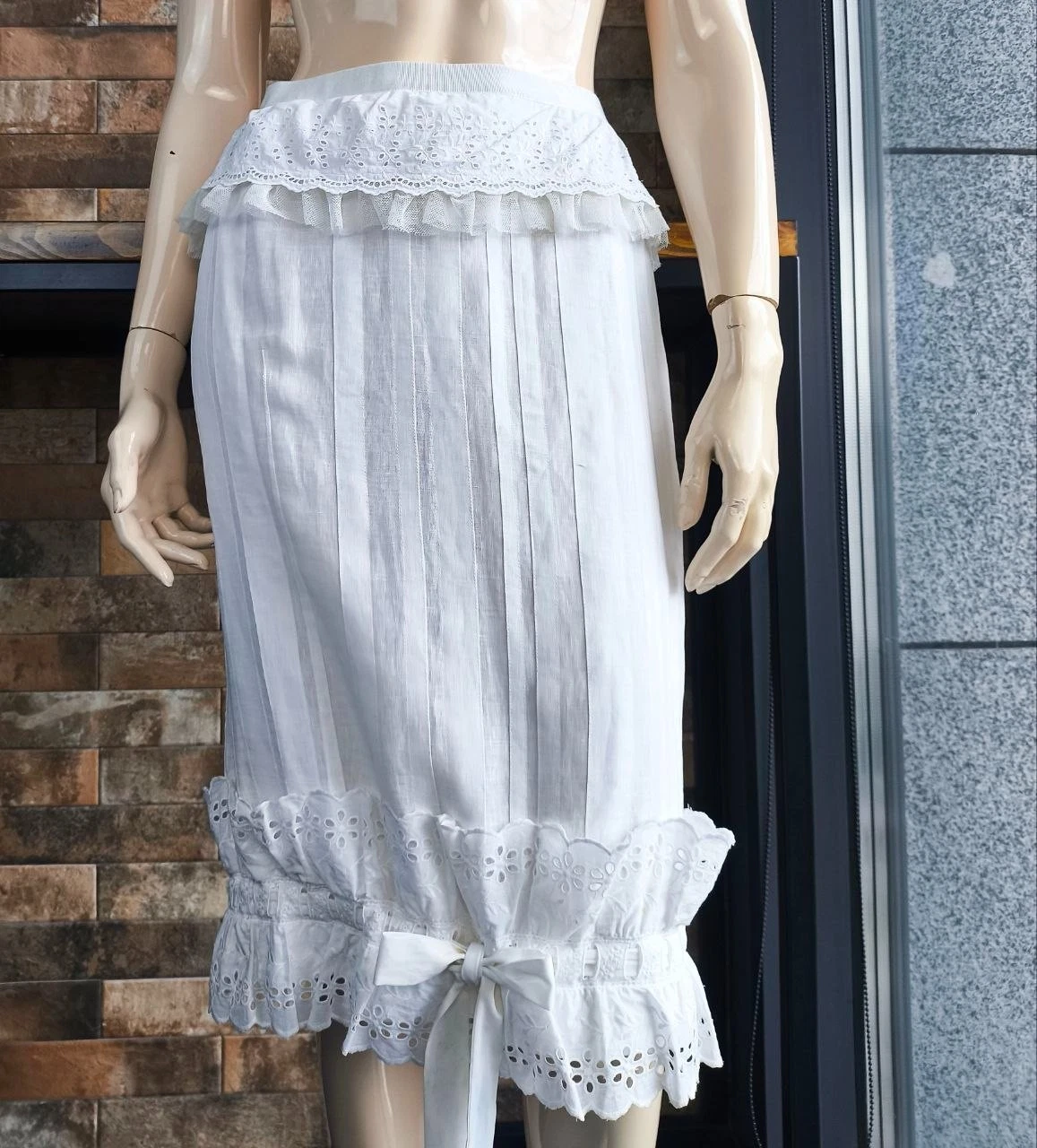 Dolce & Gabbana SS 2006 Sicilian Peasant White Linen Midi Skirt with Lace IT42