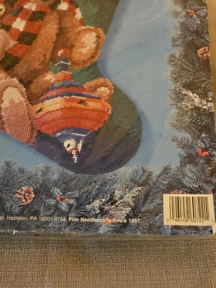 Kit de meia de Natal Bucilla SANTA BEAR Needlepoint 60722 NOVO aberto lacrado 94 - Imagem 3 de 4