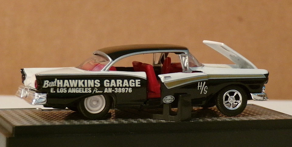1957 Ford Fairlane 500...AUTO-DRAGS...Bud HAWKINS GARAGE...M2machines...1:64 - Изображение 4 из 4