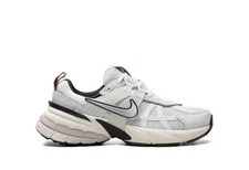 Basket Nike V2K Running Neuf taille 44,5 Authentique Valeur 159 Eu