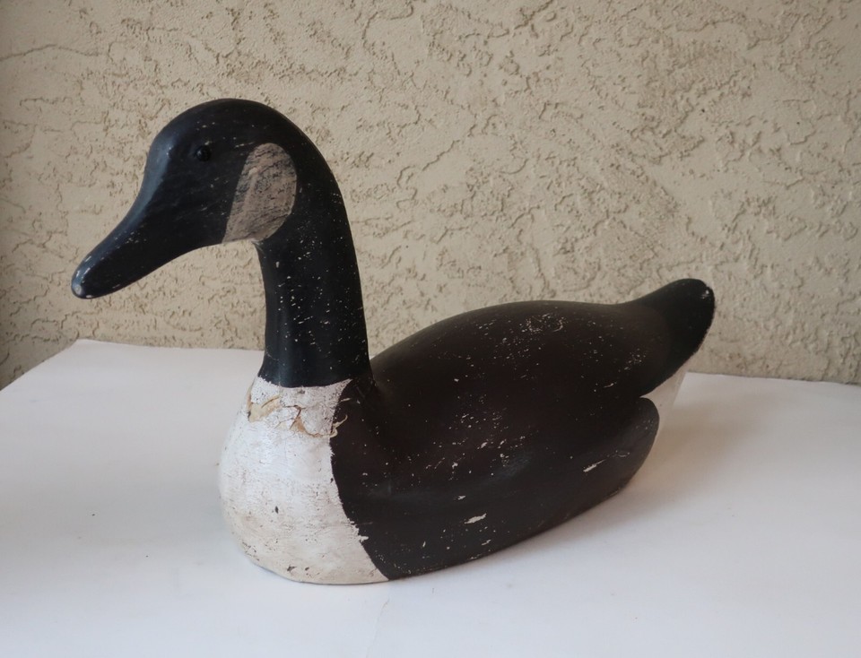 ANTIQUE CANADA GOOSE WOOD CARVED DECOY primitive vintage folk art duck