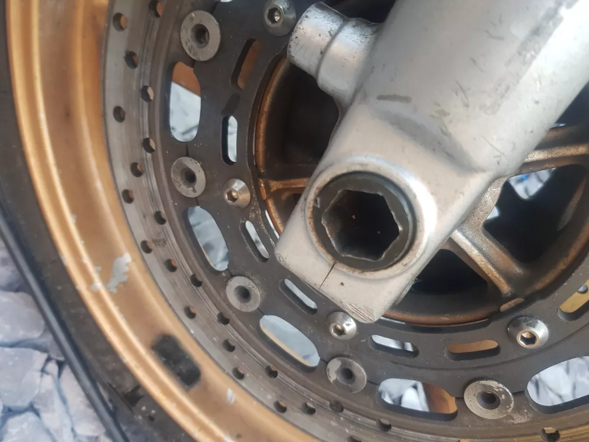 YAMAHA R6 5EB FRONT WHEEL SPINDLE 99 02 eBay