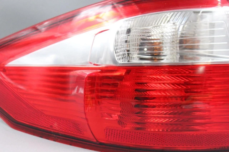 Luz trasera del conductor izquierdo montada en cuarto exterior Ford C-Max 2013-2016 OEM #38481 Foto 3 de 4