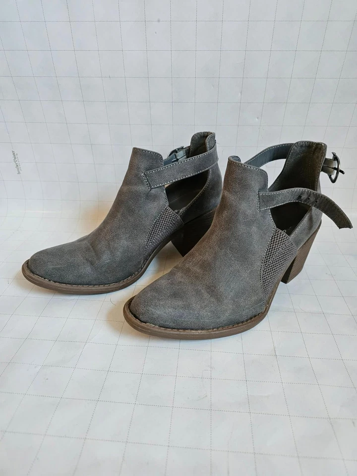 Qupid Gray Cutout Ankle Booties Women’s 7.5 - Image 2 of 4