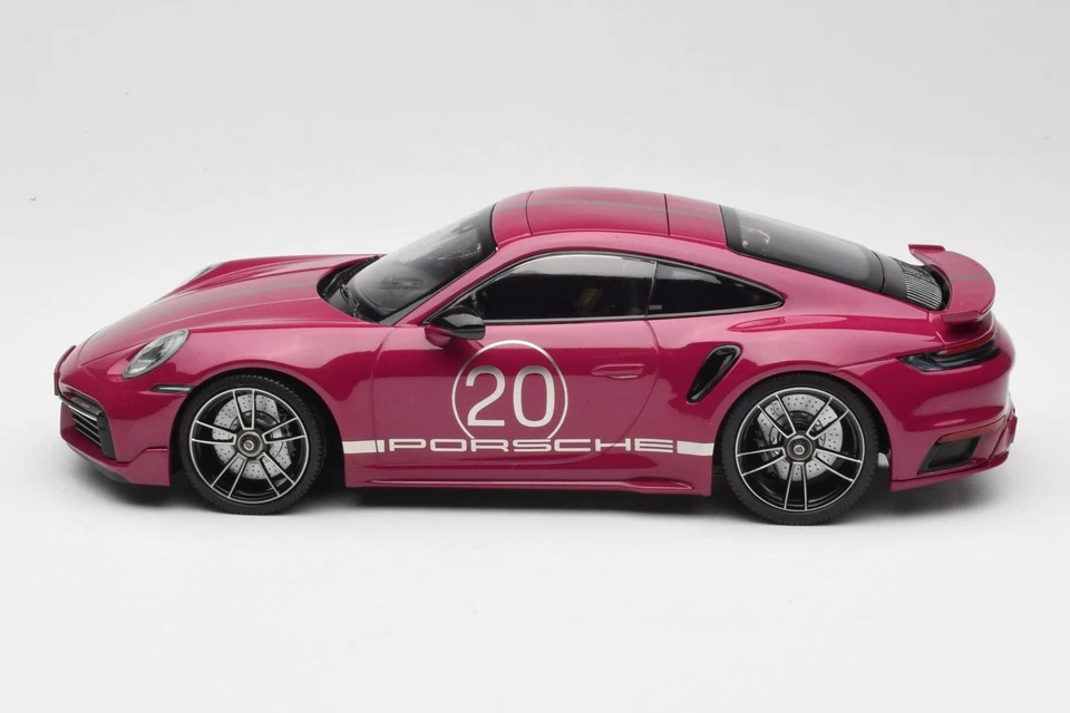 155069172 Porsche 911 992 Turbo S with Sport Design Package Red Minichamps 1/18 - Immagine 3 di 4