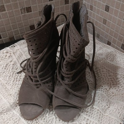 Very Volatile Los Angeles Women s Size 8 Ankle Zipper Leater Booties 