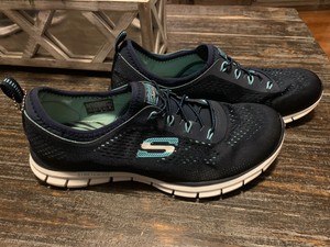 stretch skechers sneakers