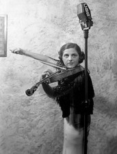 Evelyn Kaye Klein 1934 American Violinist Phil Spitalny OLD RADIO PHOTO